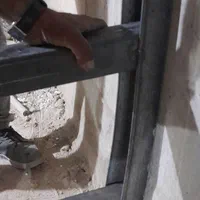 کارگر جوشکار برق و CO2