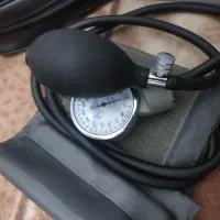 کیف کمکهای اولیه و دستگاه فشارسنج عقربه‌ای|آرایشی، بهداشتی، درمانی|شهریار, شهریار|دیوار