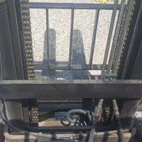 لیفترک ۵ تن اماده ب کار