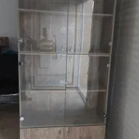 ویترین MDF و میز مدیریت و کامپیوتر