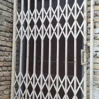 حفاظ آکاردئونی و درب ورودی