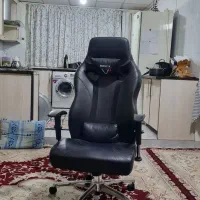 صندلی گیمینگ در حد نو