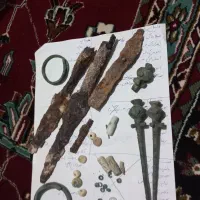 تعدادی زیور آلات وسایل قدیمی