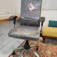 صندلی گردان چرخدار  در حد نو
