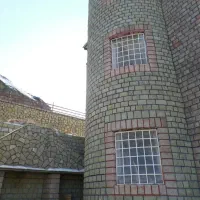 اجرای انواع سنگکاری و سنگ تراشی و نماهای سنتی