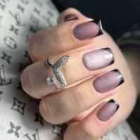 تخفیف ویژه کاشت ناخن ۳۰۰روز زن  ویلدا آموزش ۲ م