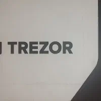 کیف پول سخت‌افزاری ترزور تی (Trezor Model T)|قطعات و لوازم جانبی رایانه|اصفهان, احمدآباد|دیوار