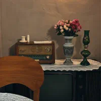 تلویزیون چوبی قدیمی انتیک|کلکسیون اشیاء عتیقه|رشت, انصاری|دیوار