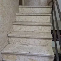 یک واحد ۴۰ متری دارای پارکینگ موتور انباری