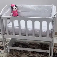 تخت کنار مادر|تخت و سرویس خواب|قم, باغ کرباسی|دیوار