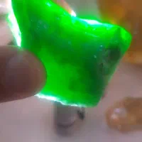 تعدادی سنگ راف سختیش۷هست وعقیق پاک وسنگ یشم لاجورد