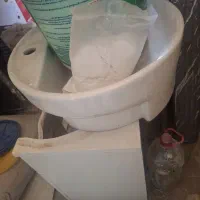 روشویی کابینتی و پرده عمودی کاملا سالم