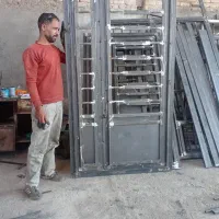 ساخت درب پنجره نصب سقف شیروانی آلاچیق