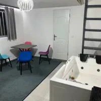 سوئیت-دنج-روبروی-دهکده-ساحلی