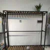 رگال و مانکن نشسته با تاب