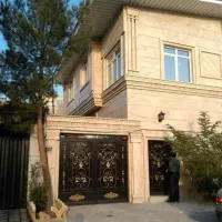 منزل ۱۲خوابه بر۲۰متری امام خمینی جهت مدرسه و..