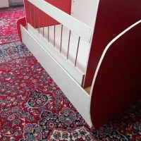 تخت وکمد ومیز