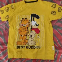 تعدادی لباس و کیف|لباس|تفت, |دیوار