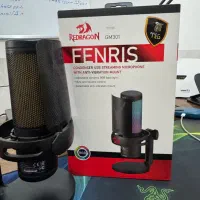میکروفون و پایه میکروفون