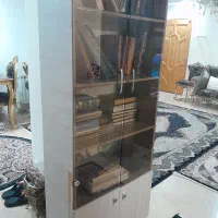 کتابخانه بزرگ و جادار