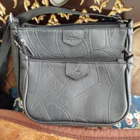 کیف و کفش|کیف، کفش، کمربند|برخوار, |دیوار