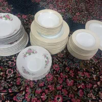 مقداری ظروف چینی