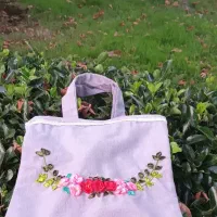 کلاه گلدار|کیف، کفش، کمربند|رشت, کوی حسینی|دیوار