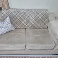 مبل ۴ نفره کرم رنگ به همراه میز وسط و گوشه