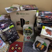 کنسول بازی Xbox 360 و نزدیک به ۱۰۰ بازی