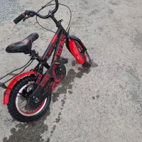 دوچرخه دخترانه سالم با چهار چرخ