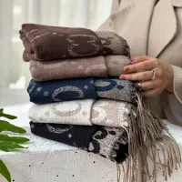 فروشنده خانوم