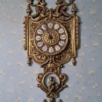 ساعت برنزی قدیمی