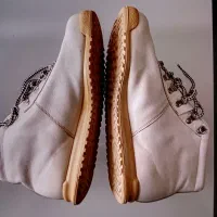 یک جفت نیم بوت زنانه تمام چرم