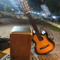 کاخن و گیتار