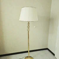 آباژور ایستاده
