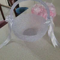 سبد عروسی و گلبرگ مصنوعی