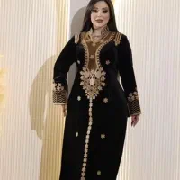 شنل قرمزی|لباس|شیراز, بهارستان|دیوار