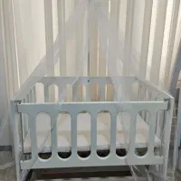 تخت کنار مادر