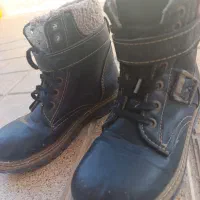 کفش|کیف، کفش، کمربند|نقده, |دیوار