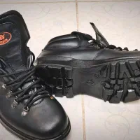 کفش کار و کوهنوردی|کیف، کفش، کمربند|شهرکرد, |دیوار