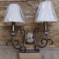 تعدادی دیوار کوب موجود است