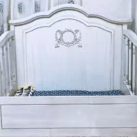 سرویس خواب کودک وصندلی غذا آنجل و تخت کنار مادر