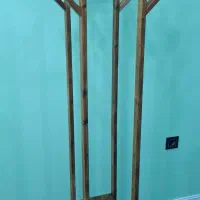 رخت آویز چوبی نو، کار دست