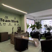 منشی با روابط عمومی بالا در دفتر مهندسی املاک