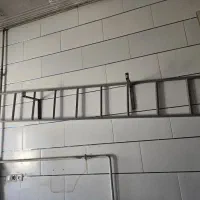 نردبان آهنی و چوبی تسمه دار و محافظ دار