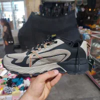 کفش اسکیچرز