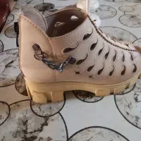 یک جفت کفش تابستانی سایز ۳۴