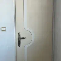 درب اتاق کاملا سالم و شیک بدون ایراد