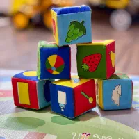 تعدادی اسباب بازی|اسباببازی بچه|ساری, |دیوار