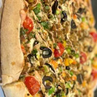 سرآشپز و راه انداز کافه و رستوران هستم